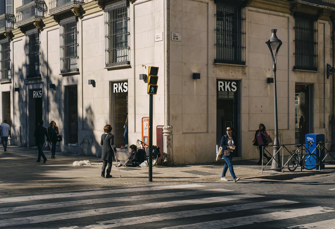 The digital economy reveals new financial challenges for younger consumers